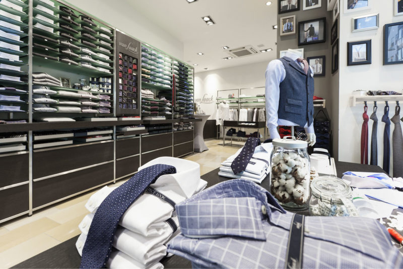 Verkoop en Management Buy Out voor van Laack