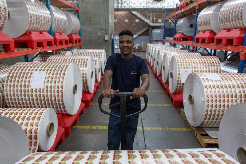 Die Novus Holdings erwirbt 75 % der Anteile an Pearson South Africa