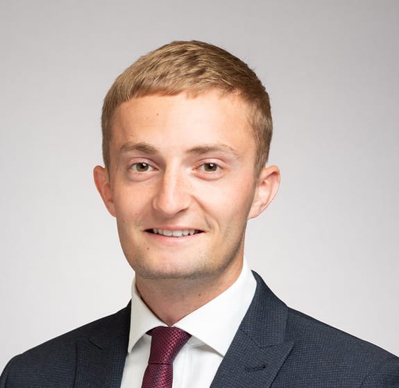 Elliot Burdett