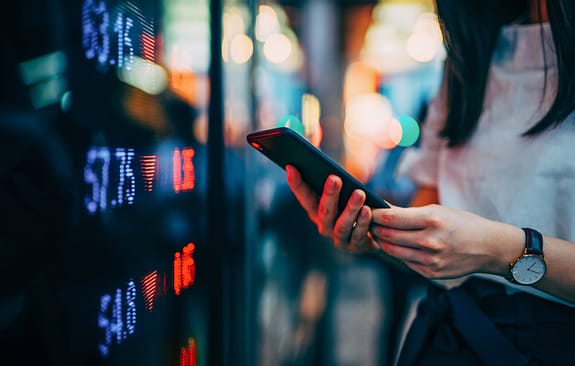 Checking app in front of currency rates