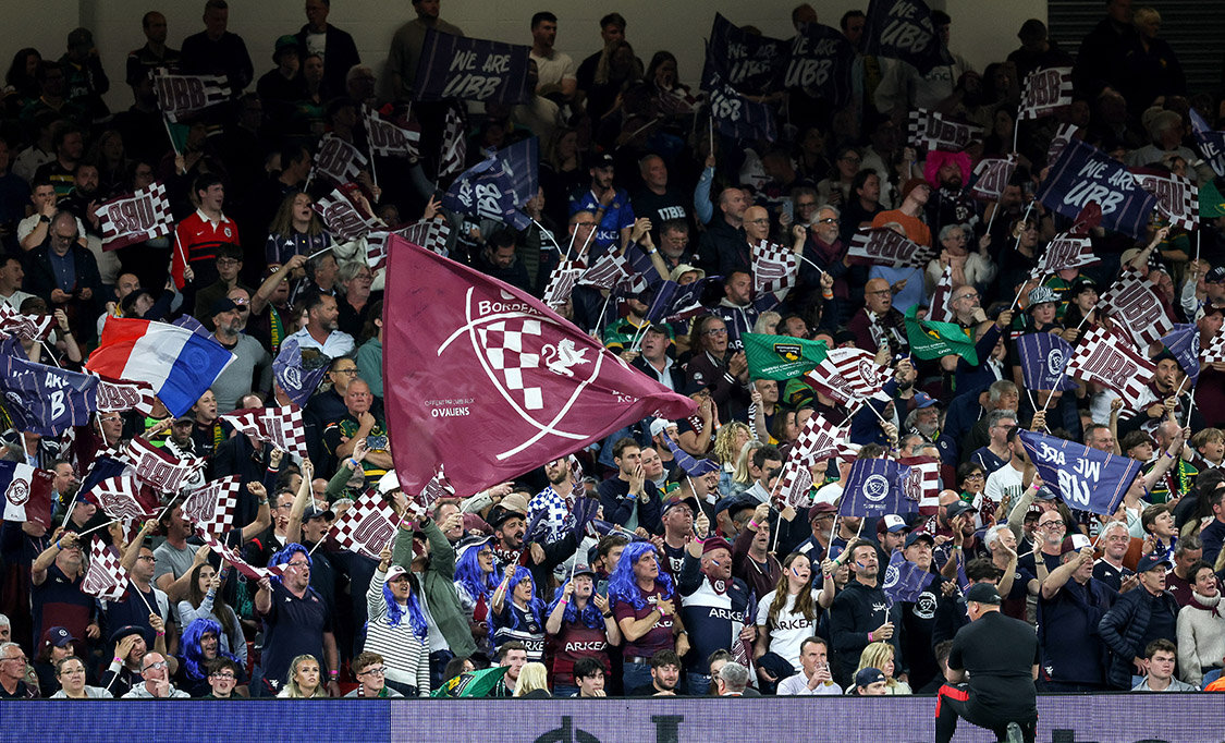 Bordeaux Begles fans at a capacity stadium