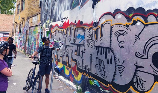 London on bicycles - secrets of street art