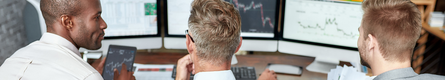 South African investors sitting at a trading desk