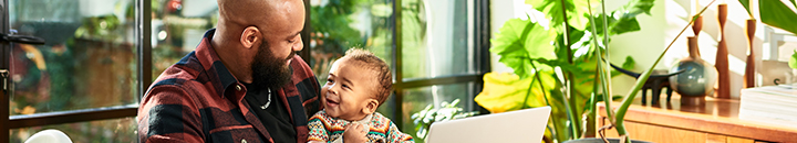 Father and son in front of a laptop | Tax-free savings account