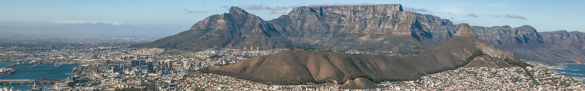Cape Town skyline - table mountain and sea