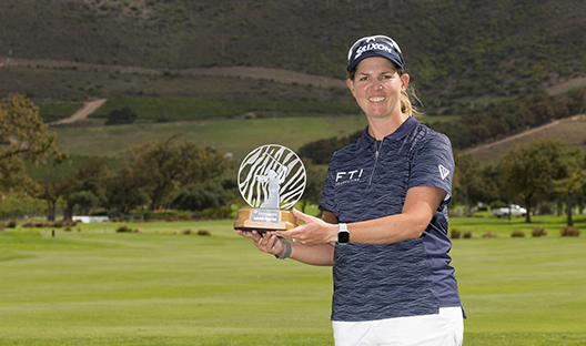 Ashleigh Buhai with trophy