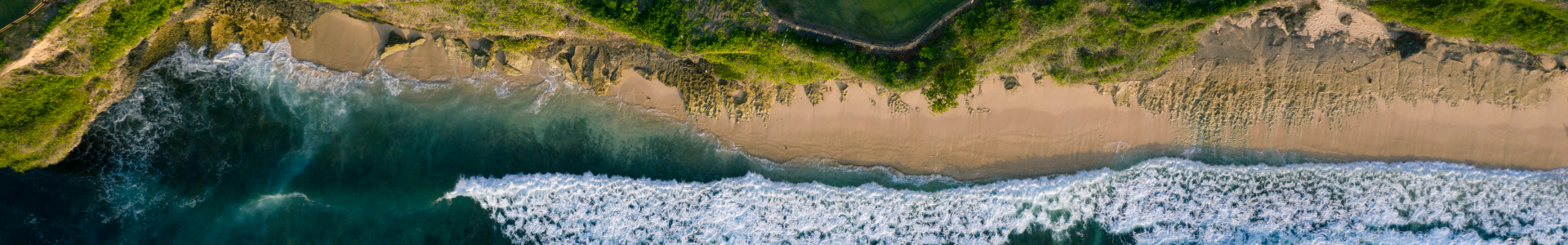 Waves crashing on to the sea shore