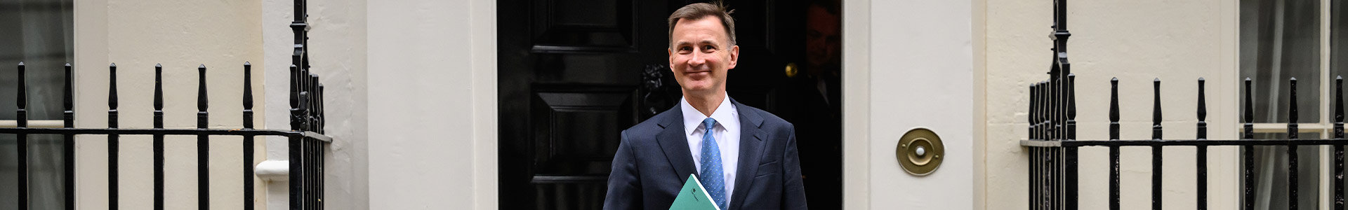 Chancellor Jeremy Hunt standing outside number 11 Downing Street before giving the autumn statement
