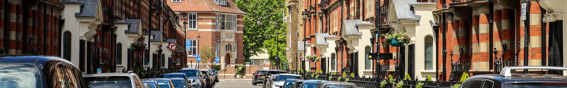London Streets. A view down Glentworth Street, Marylebone, London NW1 towards Ivor Place. The stunning Edwardian red brick mansion blocks have wrought iron Art Nouveau balconies.