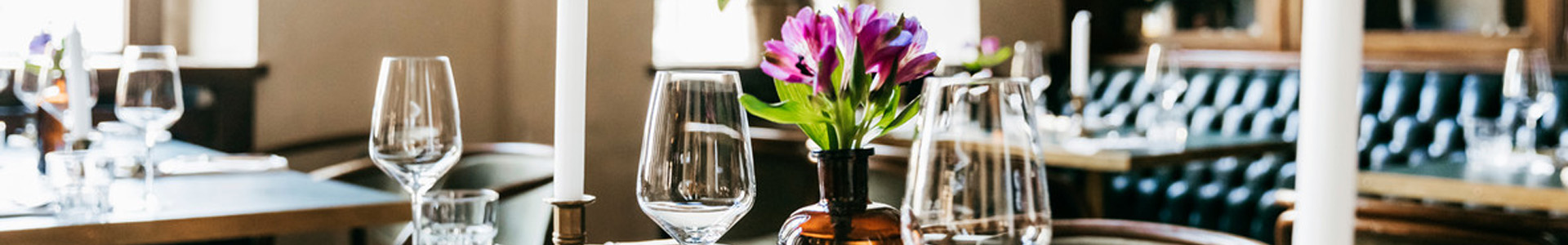 Restaurant place setting