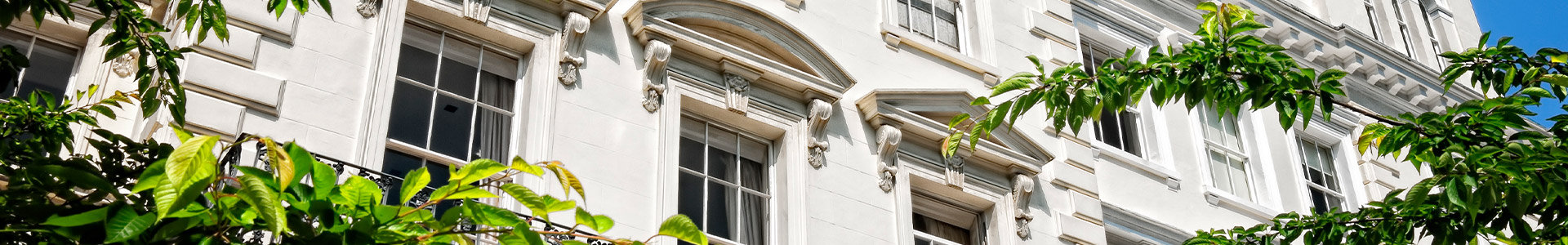 Elegant apartment building in Notting Hill, London